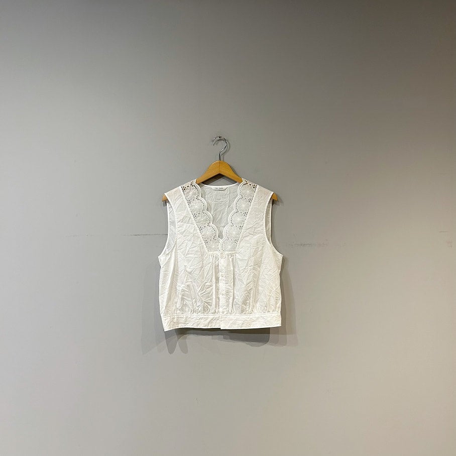 TOUJOURS Lace Gilet | PLEASE