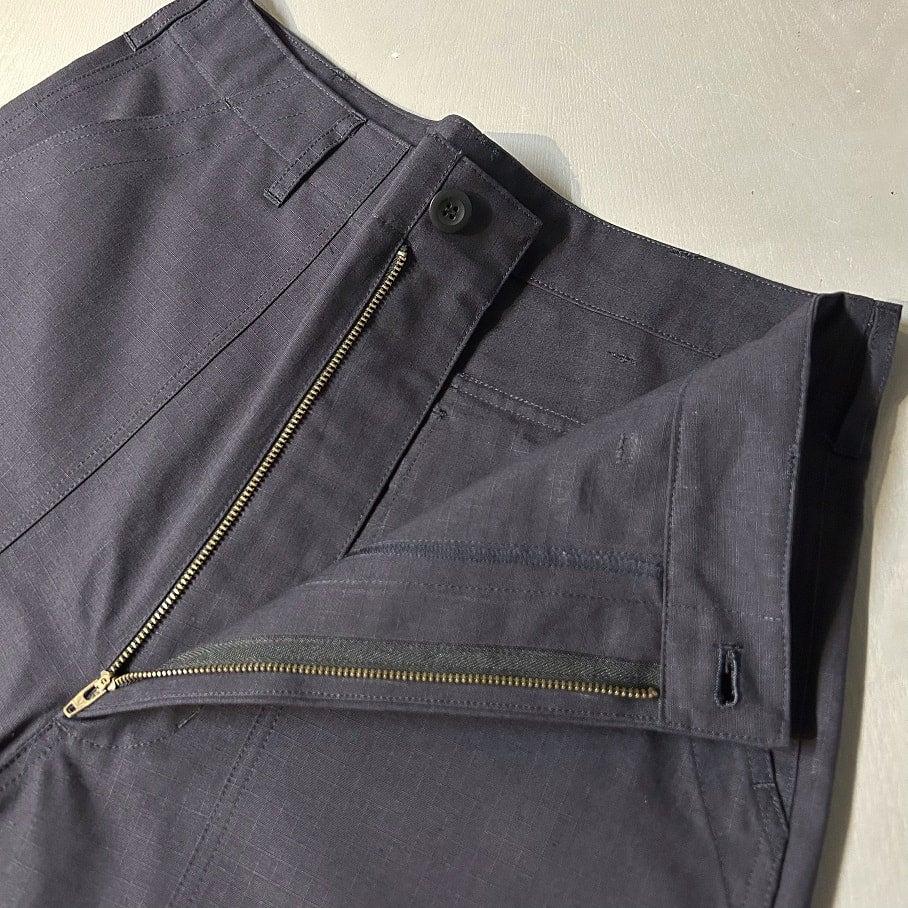 HTS ベイカーパンツ　ネイビー メンズライクな表情 HTSの 